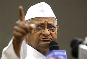 India: Anna Hazare breaks fast, to form party for ‘cleaning system’
